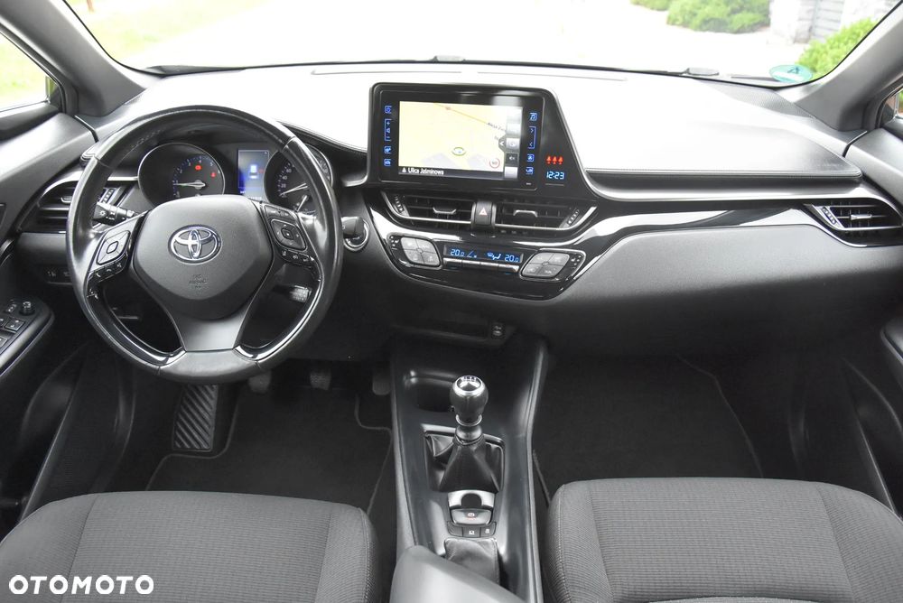 Toyota C-HR 1.2 Turbo Team Deutschland - 23