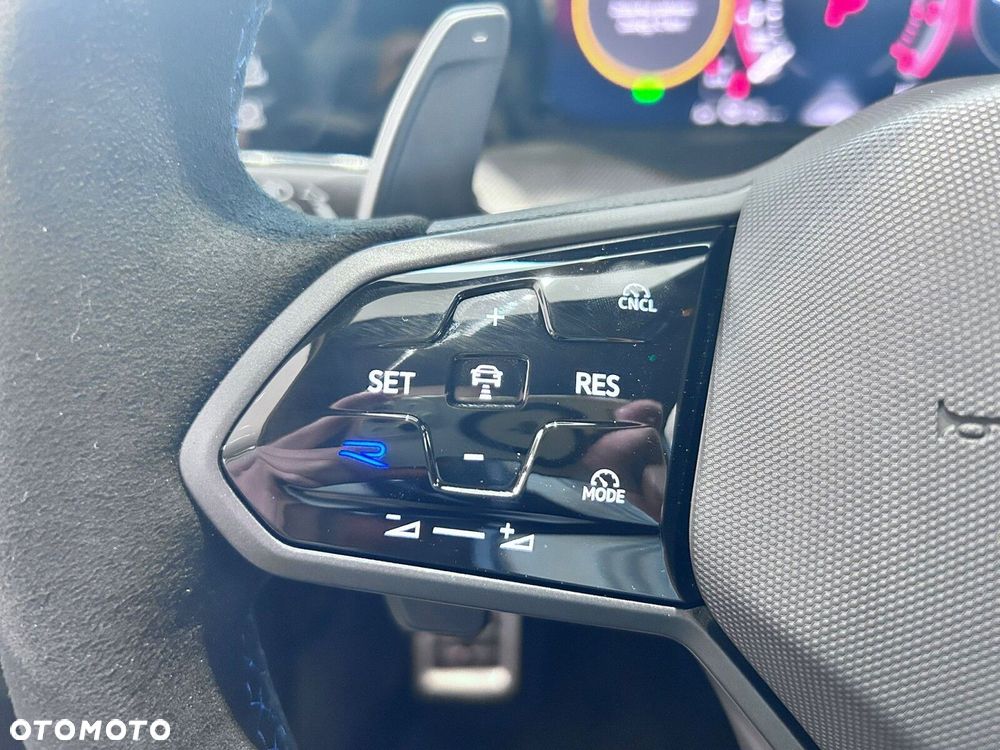 Volkswagen Golf - 25