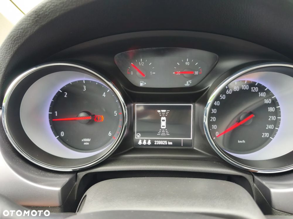 Opel Astra 1.6 CDTI Sport - 10