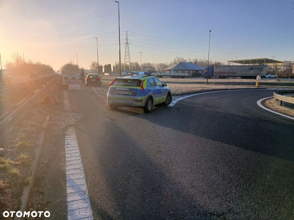 Ford Focus 1.6 Trend PowerShift - 6