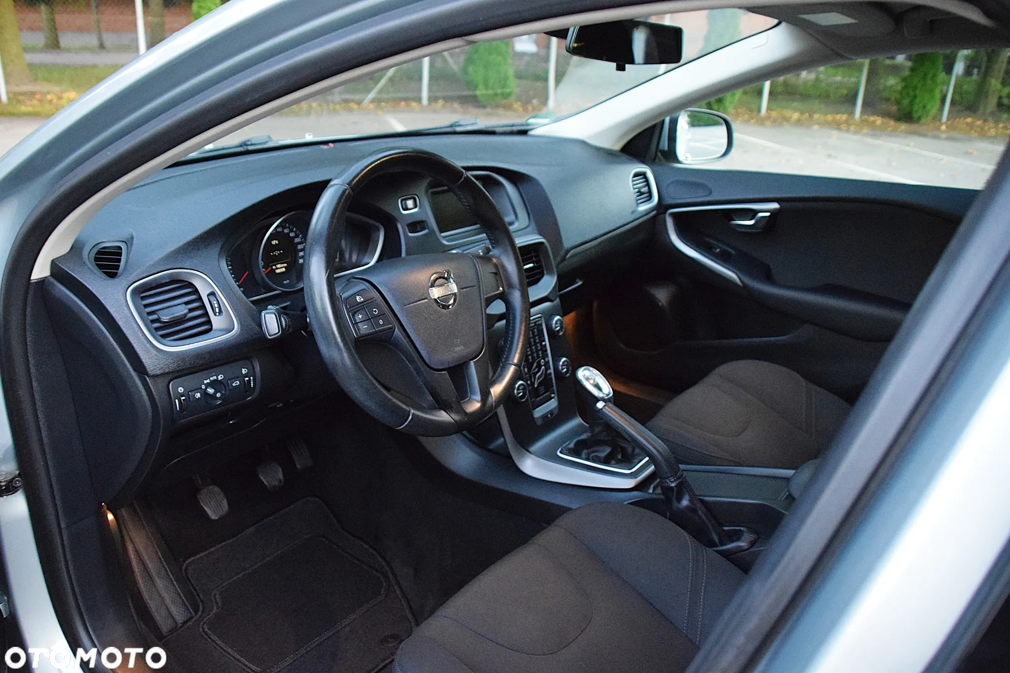 Volvo V40 T3 Momentum - 31