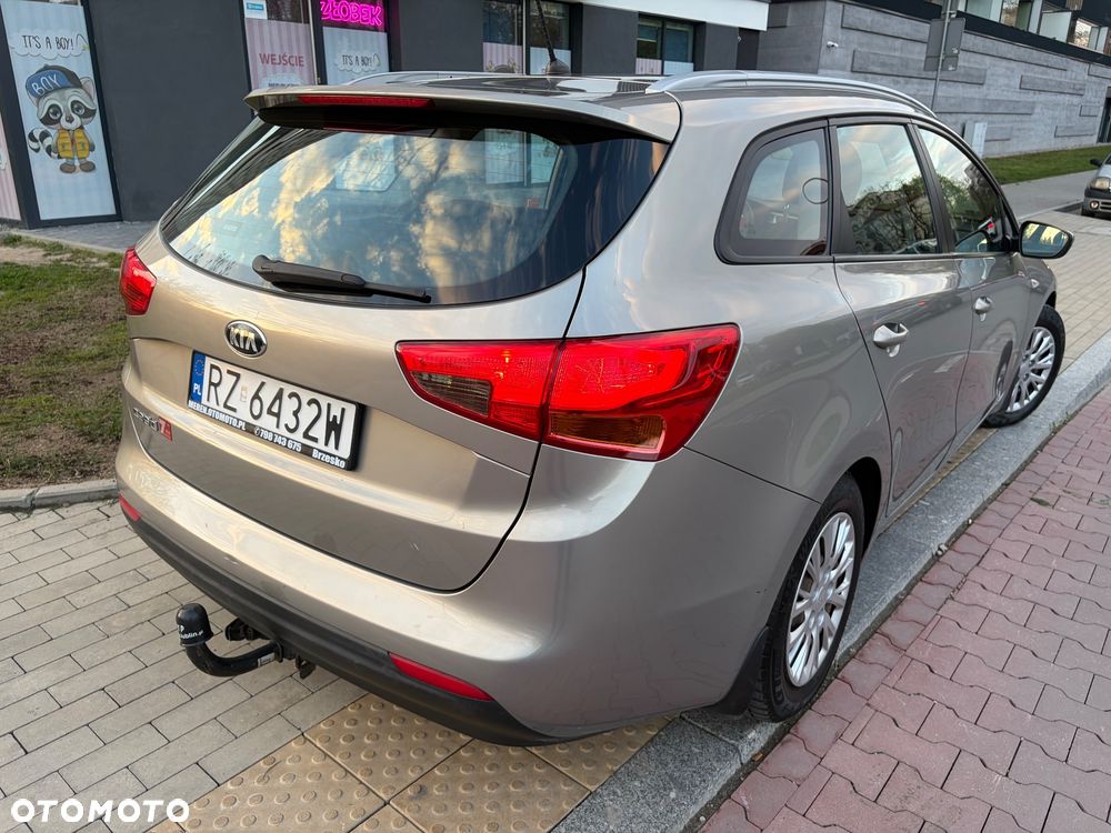 Kia Ceed 1.6 GDI ISG UEFA EURO 2016 - 10