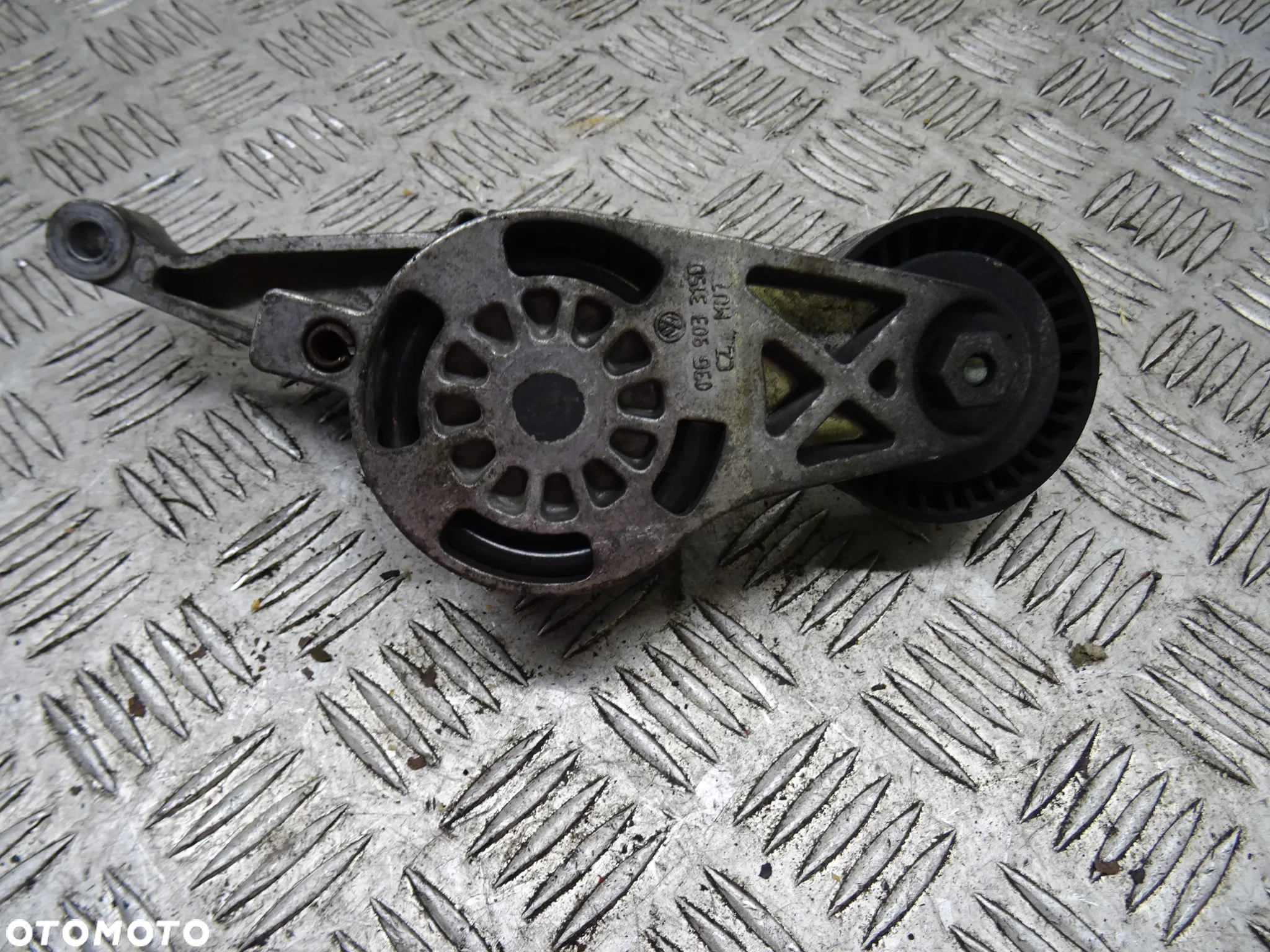 VW GOLF V 1.9TDI BLS ROLKA NAPINACZ PASKA KLINOWEGO 03G9033150 - 4