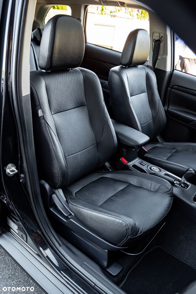 Mitsubishi Outlander 2.2 DI-D 4WD Automatik Invite - 27