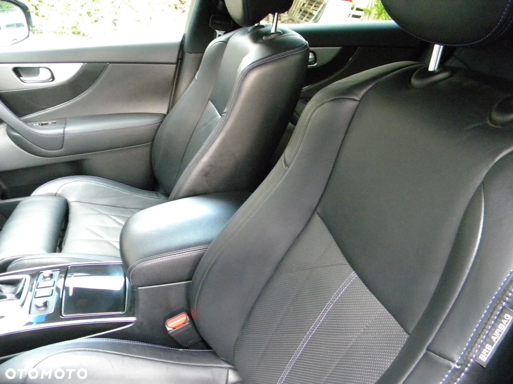Infiniti Q70 - 4