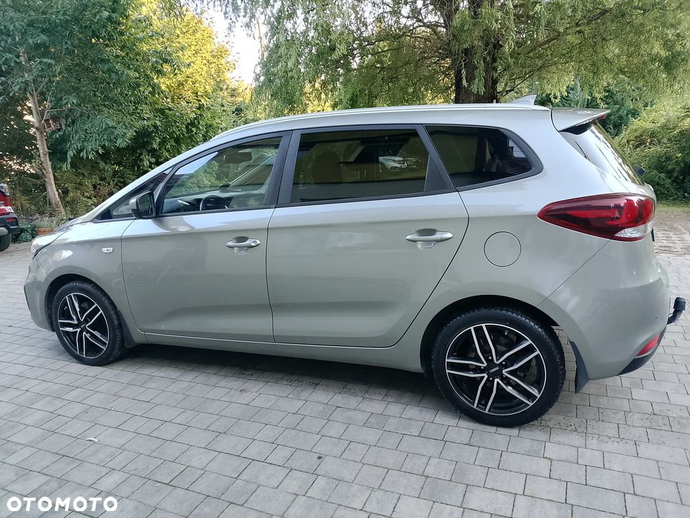 Kia Carens 1.7 CRDi M 7os EU6 - 19