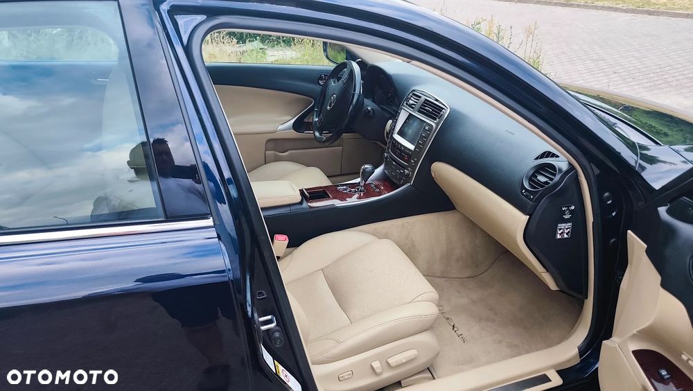 Lexus IS 250 Prestige - 24