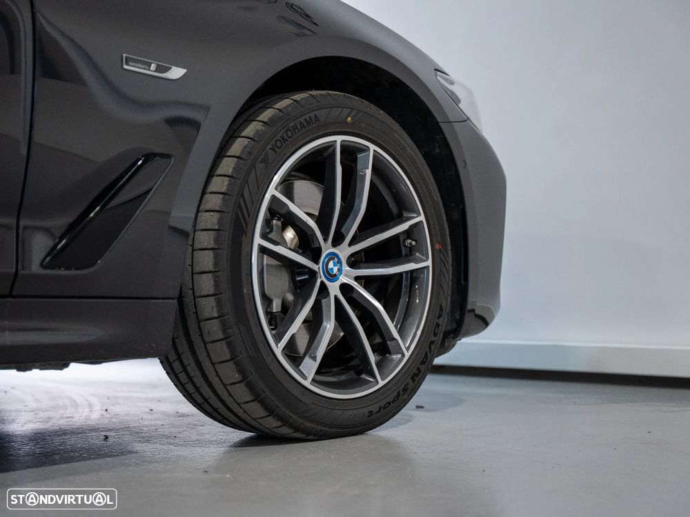BMW 530 e Pack M - 12