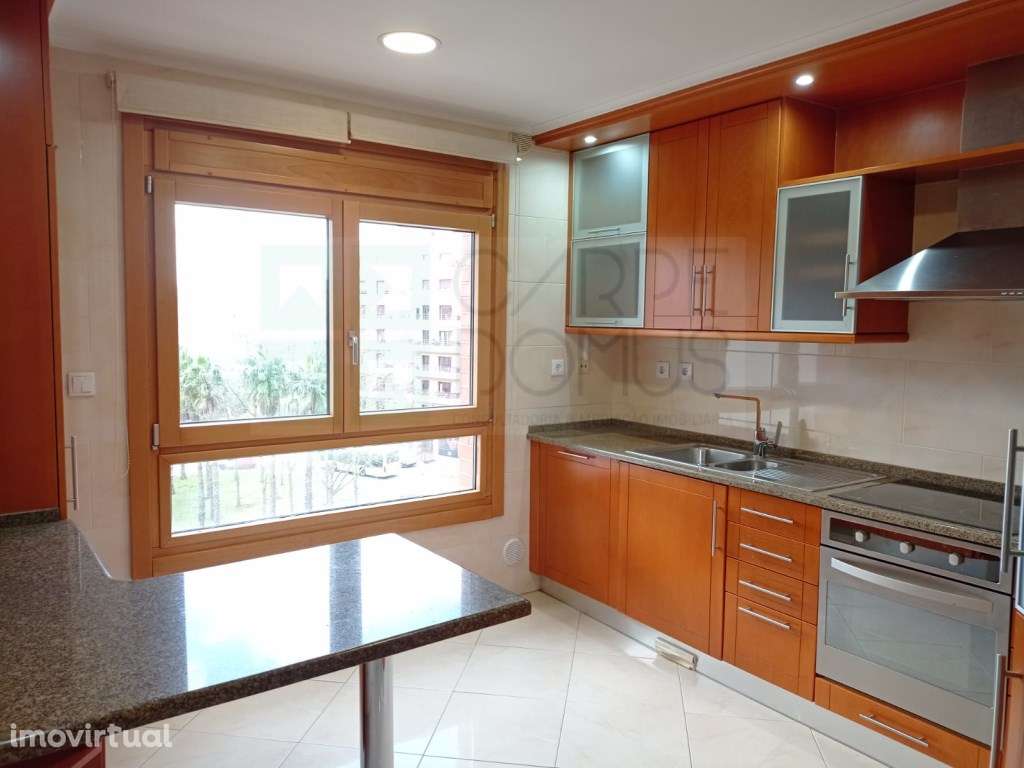 Apartamento T3 - remodelado, com estacionamentos, nas Colinas do Cr... - Grande imagem: 4/36