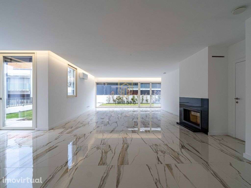 Moradia T3 nova com 4 frentes para venda em zona nobre de Leça da Palm - Grande imagem: 4/37