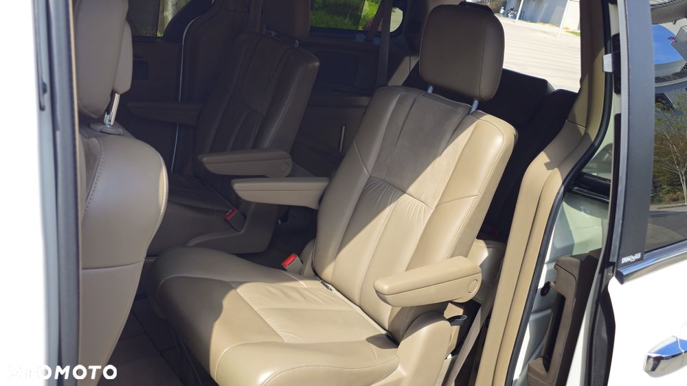 Chrysler Town & Country 3.6 Limited - 24