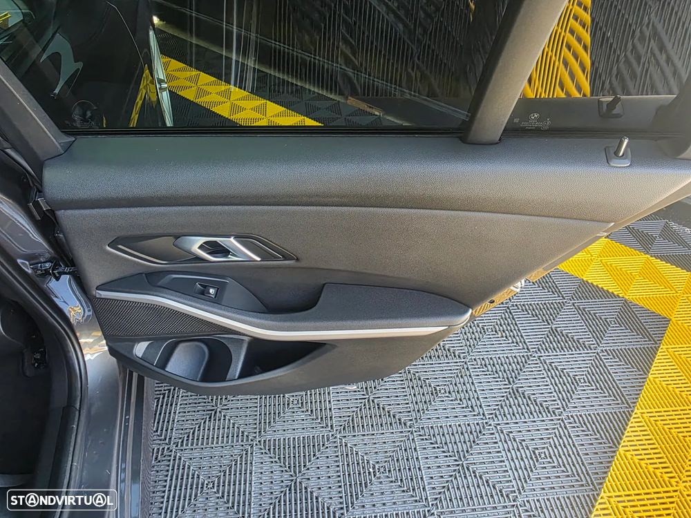 BMW 320 d ED Advantage Auto - 37