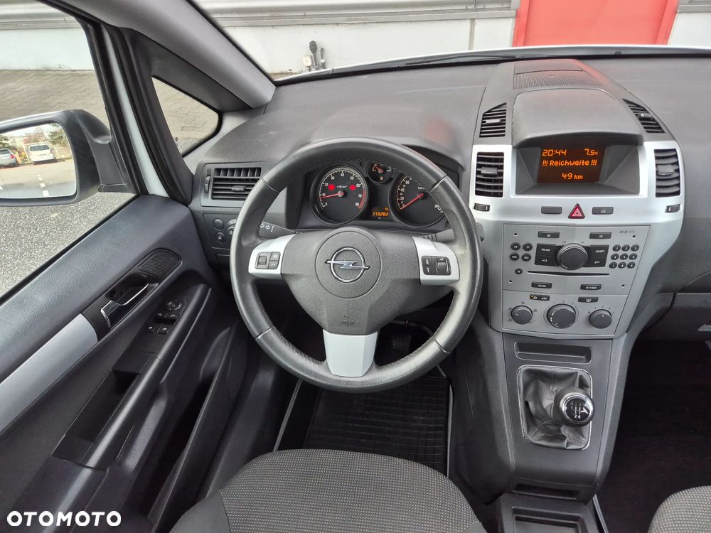 Opel Zafira - 10