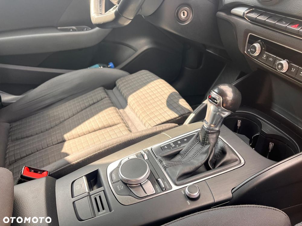 Audi A3 3-drzwiowe 2.0 TDI Ambiente S tronic - 22