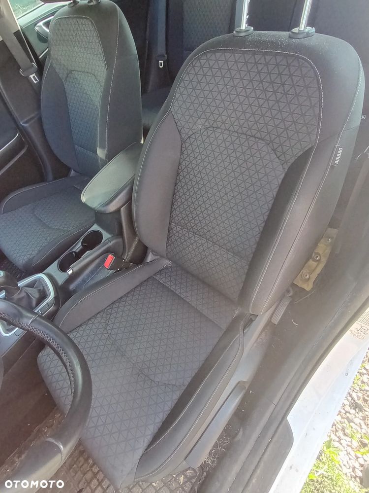 Kia Ceed - 8
