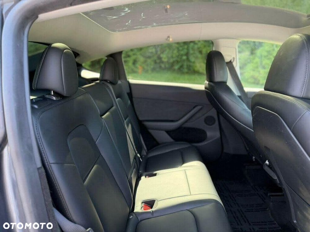 Tesla Model Y Long Range Dual Motor AWD - 18
