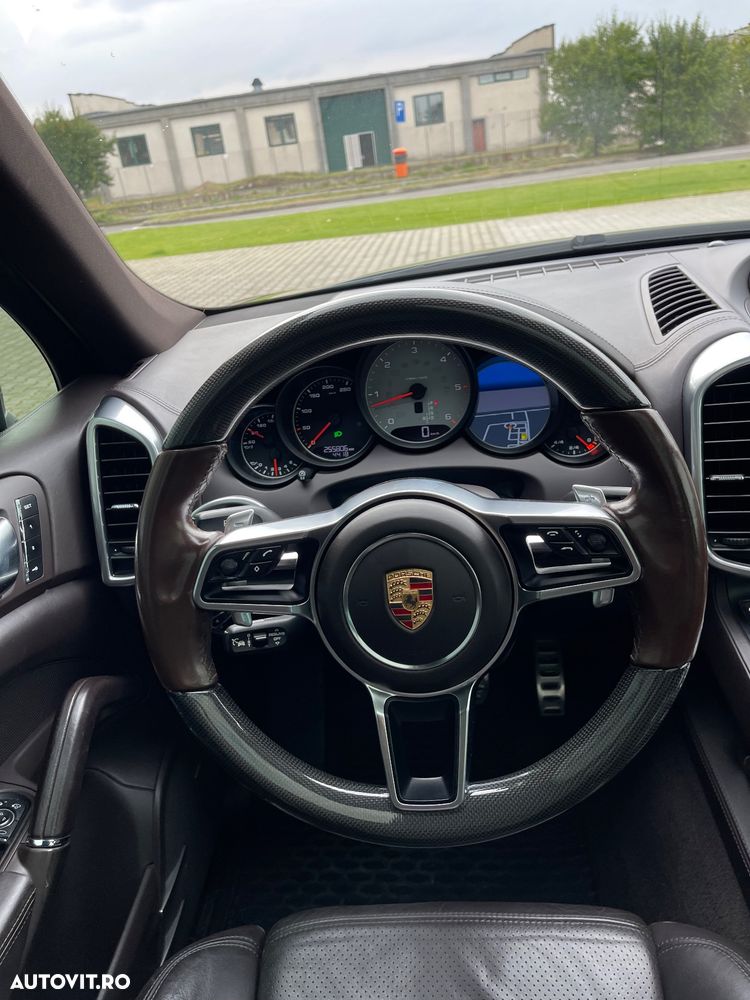 Porsche Cayenne 4.2 L S - 26