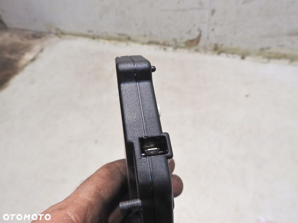 WZMACNIACZ ANTENY VW EOS 1Q0035577 7617310060 - 4