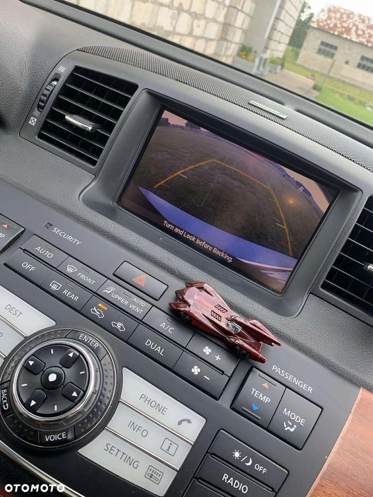 Infiniti M - 12