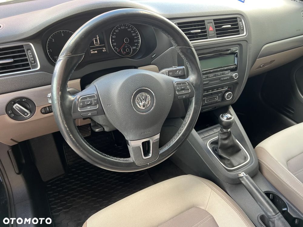 Volkswagen Jetta 1.6 TDI Comfortline - 17