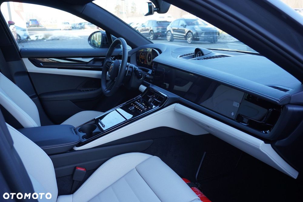 Porsche Panamera 4 - 10
