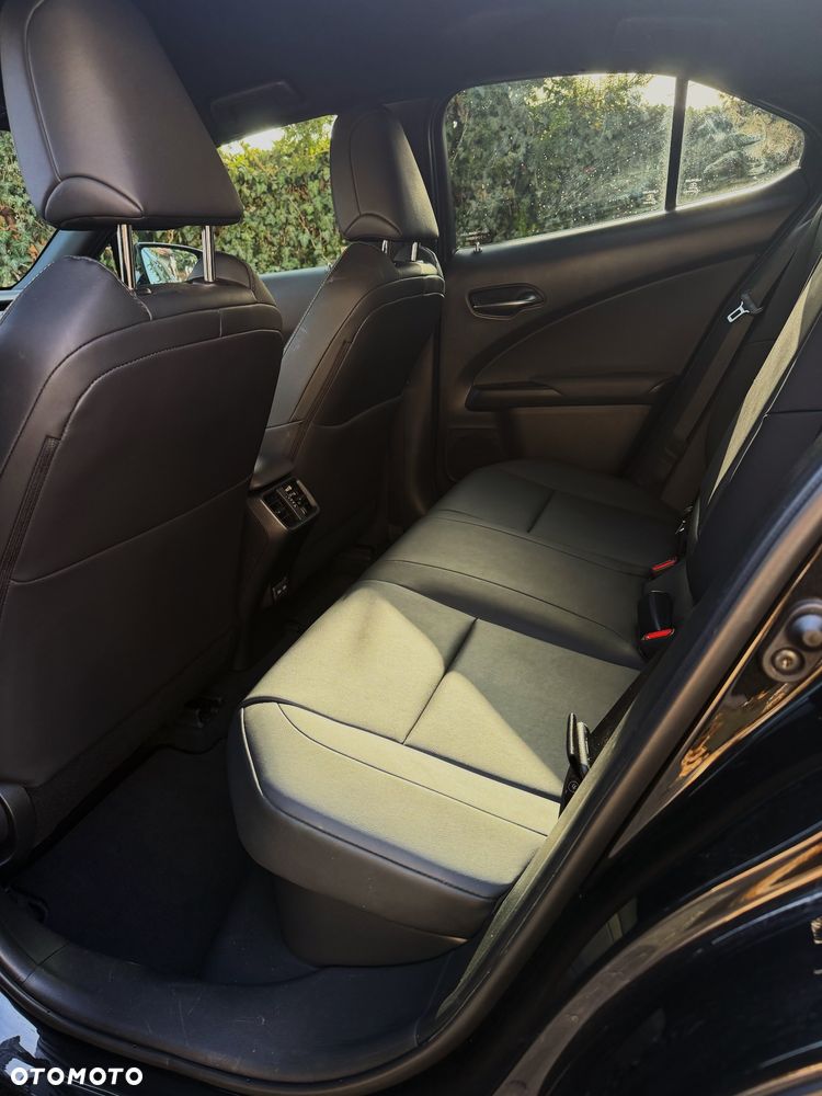 Lexus UX 250h F Sport 2WD - 8