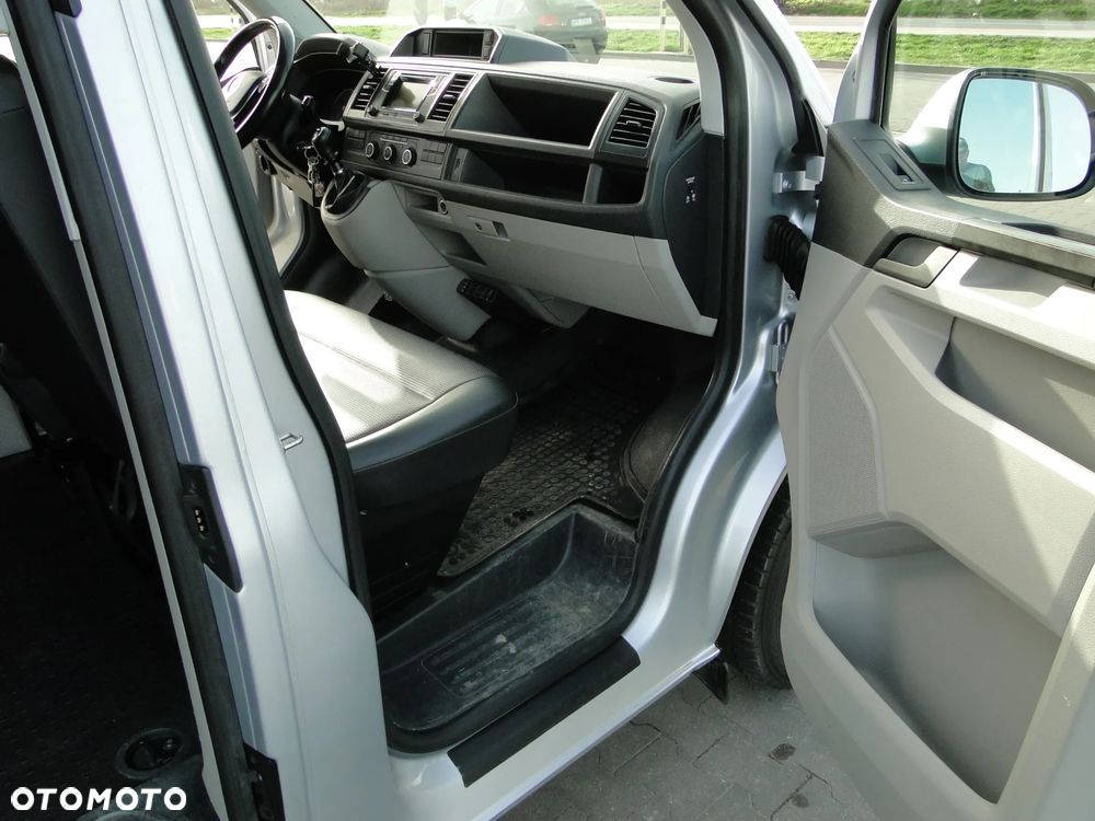 Volkswagen Caravelle - 15