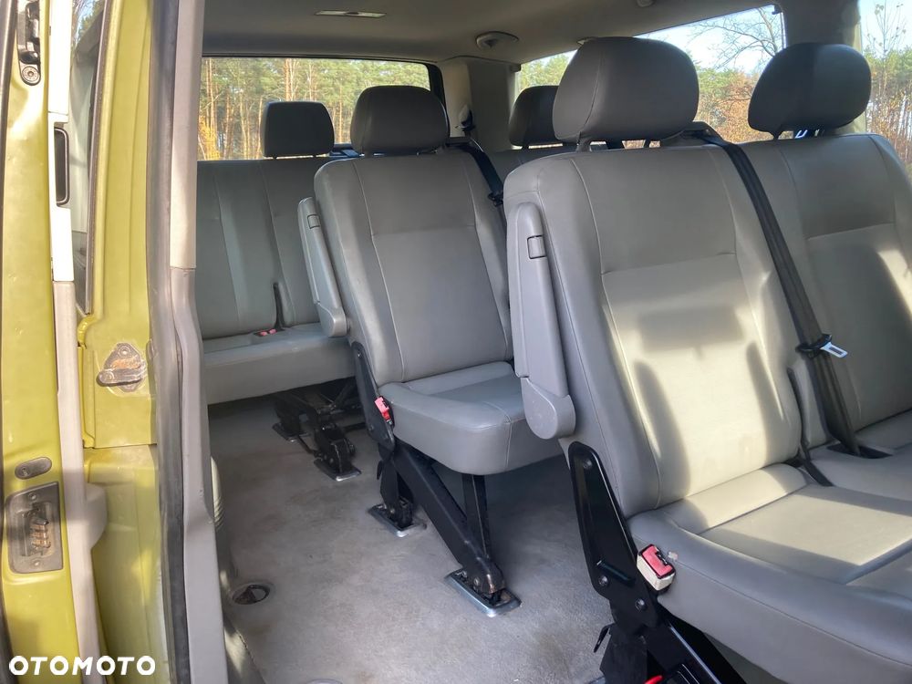 Volkswagen Caravelle - 10