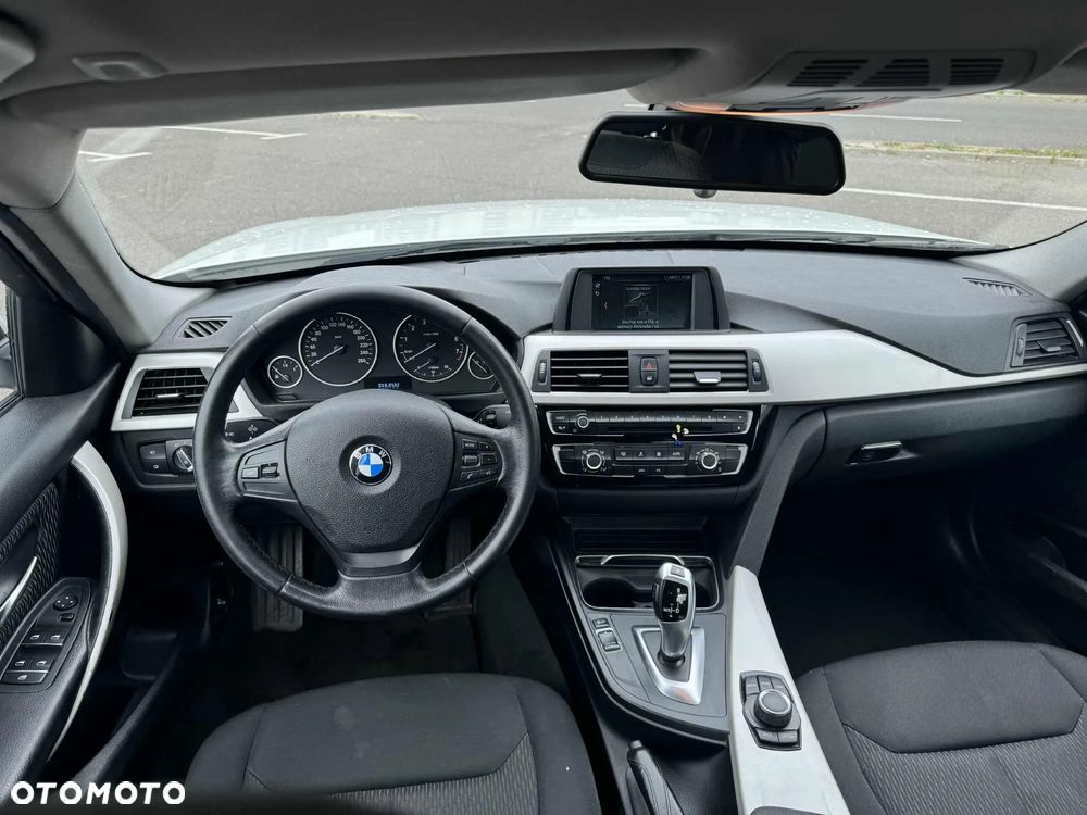 BMW Seria 3 318i Sport Line - 20