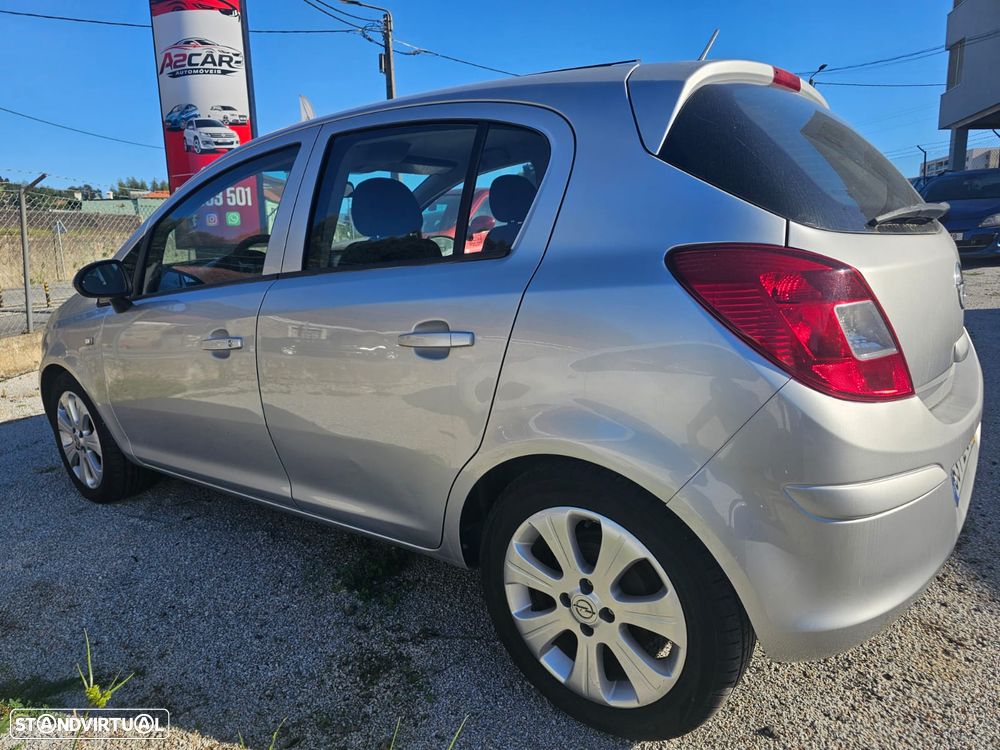 Opel Corsa 1.2 Cosmo - 4