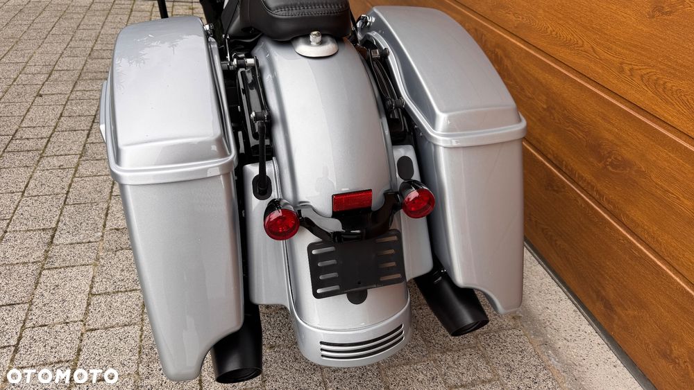 Harley-Davidson Touring Street Glide - 10
