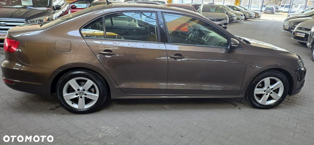 Volkswagen Jetta - 9
