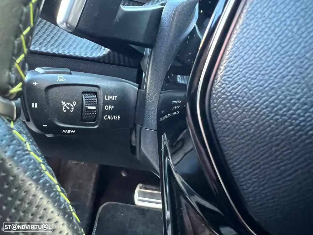 Peugeot 2008 1.2 PureTech GT EAT8 - 13