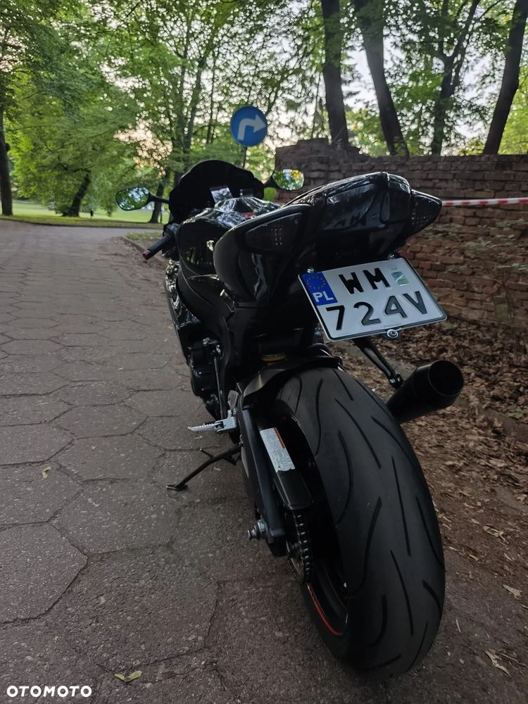 Suzuki GSX-R - 6
