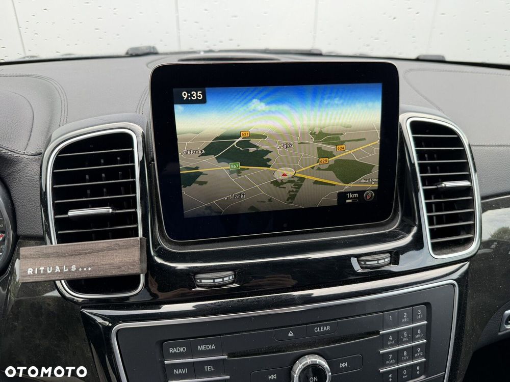 Mercedes-Benz GLS - 38