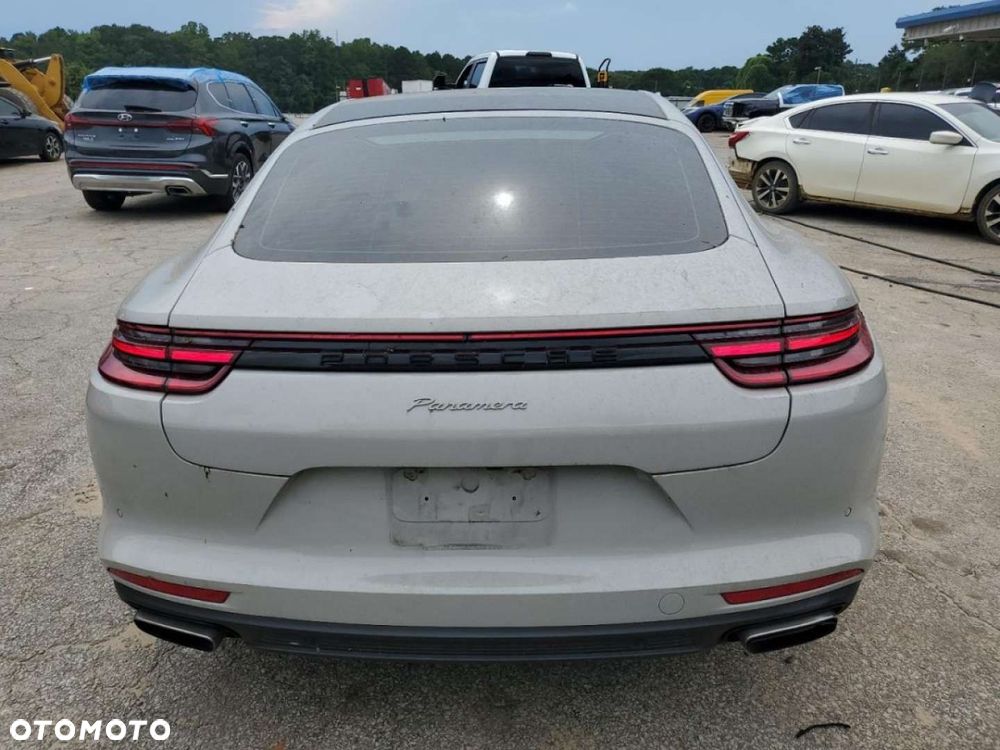 Porsche Panamera - 4