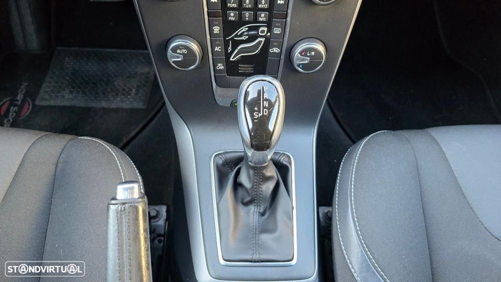 Volvo V40 1.6 D2 Momentum Powershift - 11
