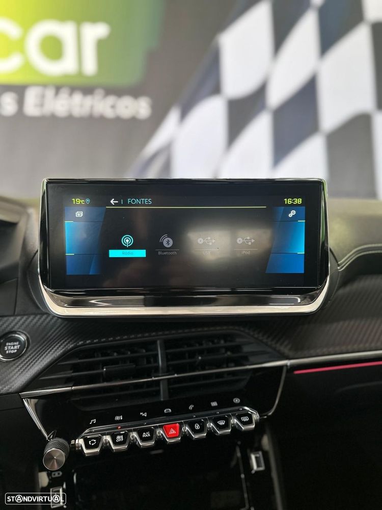 Peugeot e-2008 50 kWh GT - 15