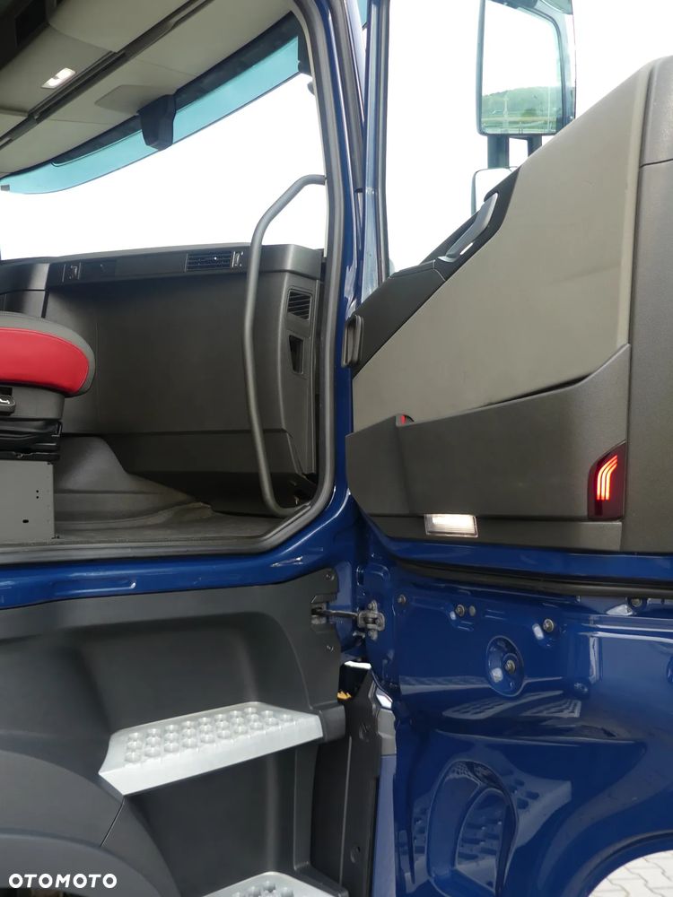 Volvo FH4 460 / EURO 6 / AUTOMAT / PEŁNY ADR / KLIMATYZACJA POSTOJOWA / - 18