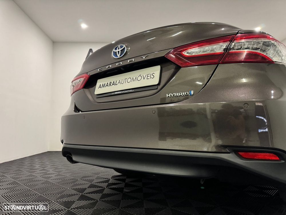 Toyota Camry 2.5 Hybrid Luxury - 25