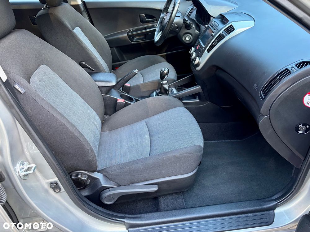 Kia Ceed 1.4 Comfort + - 25