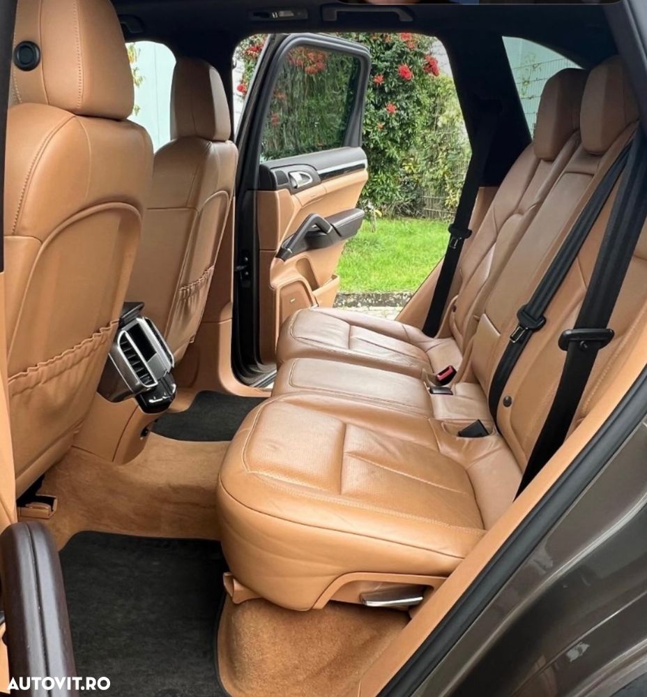 Porsche Cayenne - 12