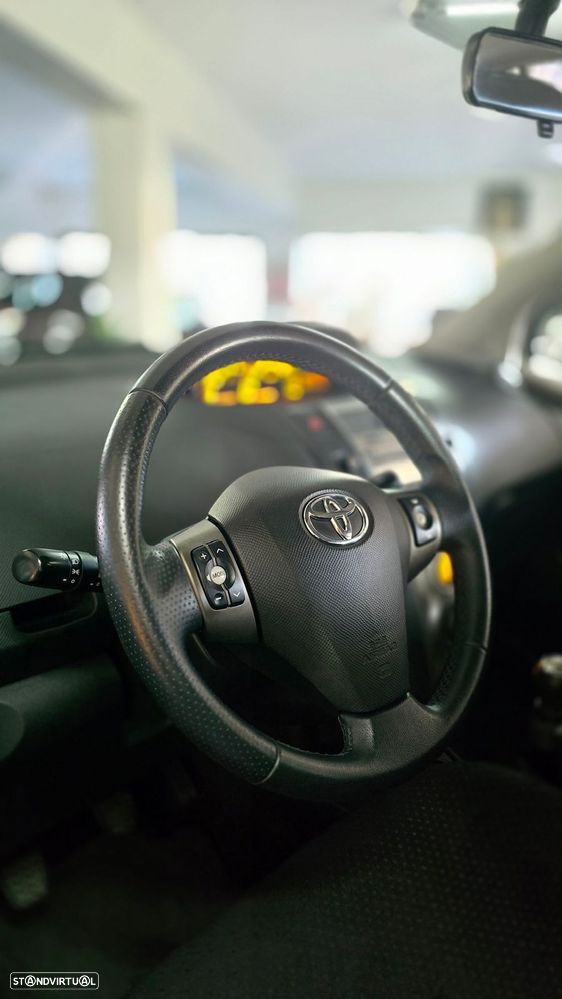 Toyota Yaris 1.4 D-4D AC Manual - 8