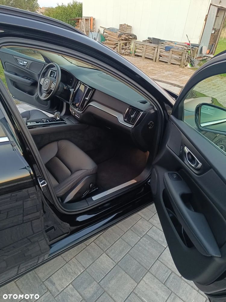Volvo V60 B4 D Plus Dark - 24