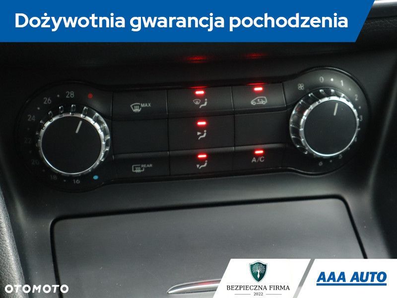 Mercedes-Benz GLA - 21