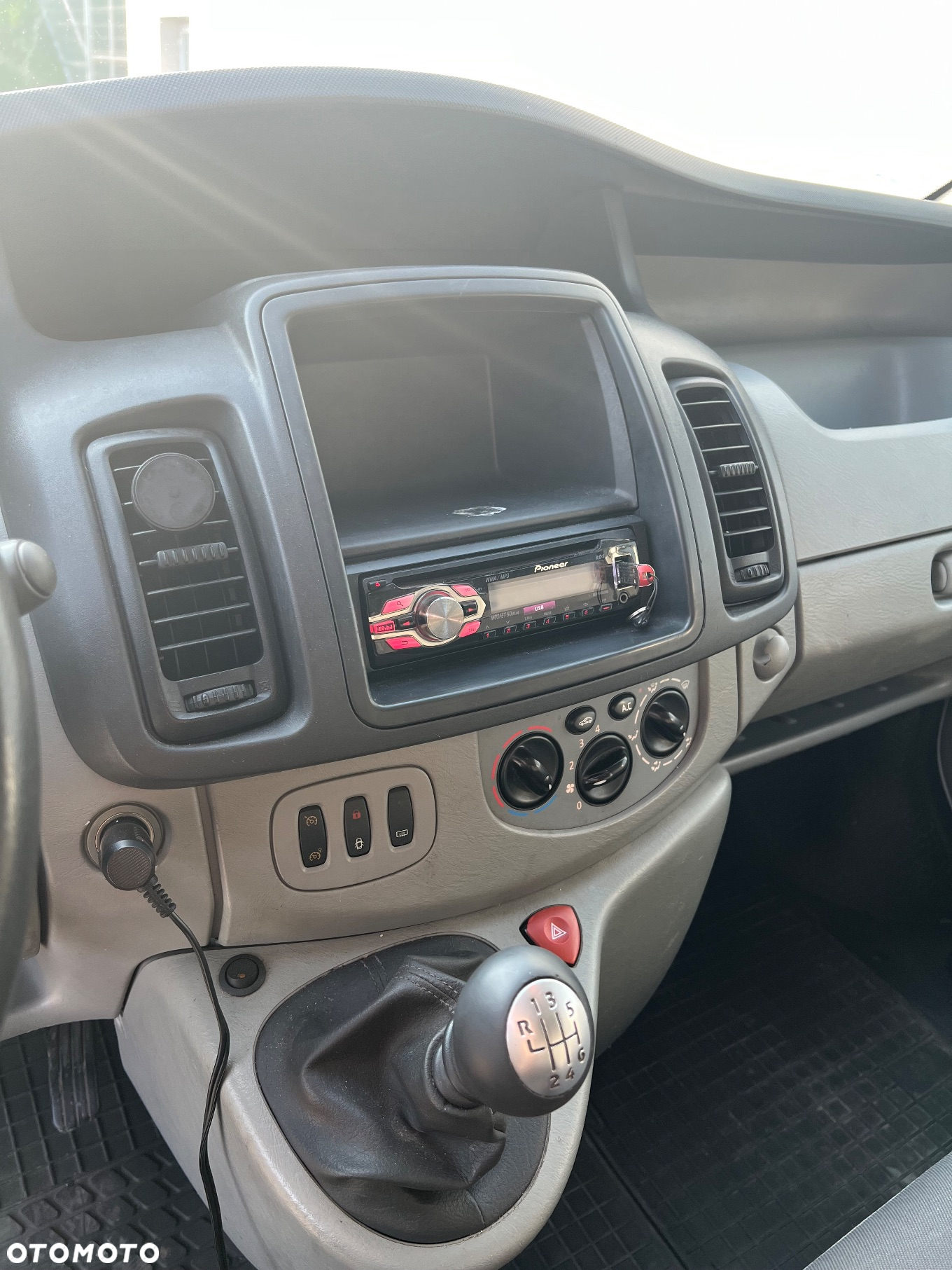 Opel Vivaro - 10