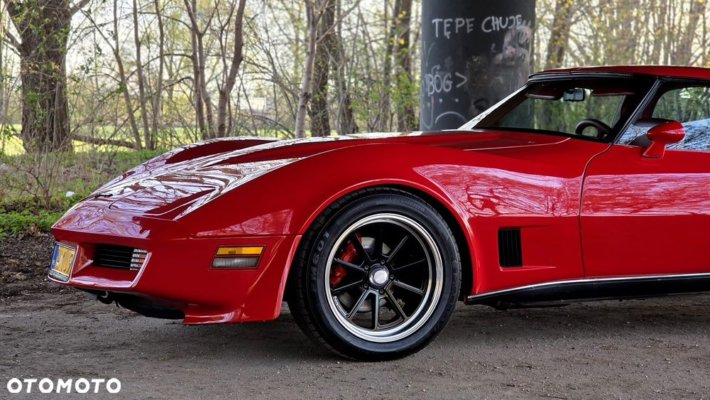Chevrolet Corvette - 4