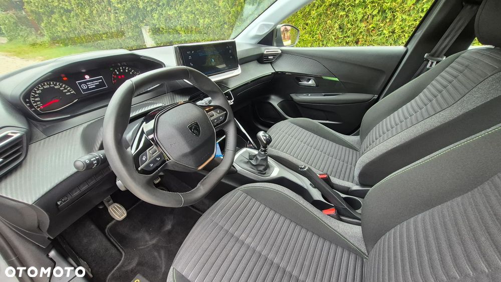 Peugeot 208 - 10