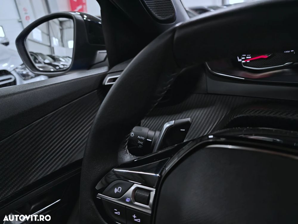 Peugeot 2008 PureTech 130 EAT8 Allure - 23