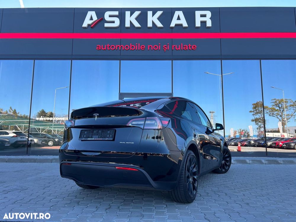 Tesla Model Y - 16